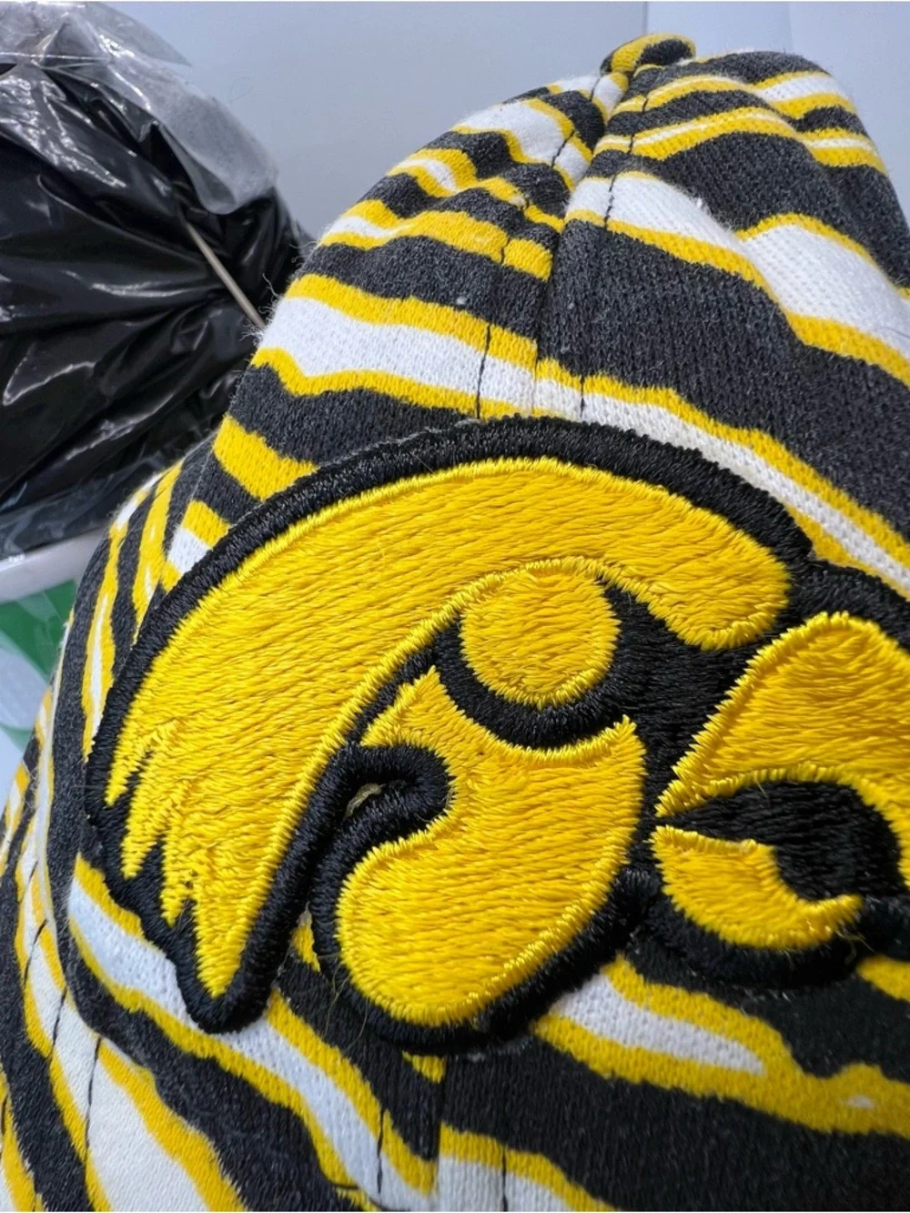 Vintage Zubaz Brand lowa Hawkeye
Snapback Hat Cap RARE - Picture 6 of 14